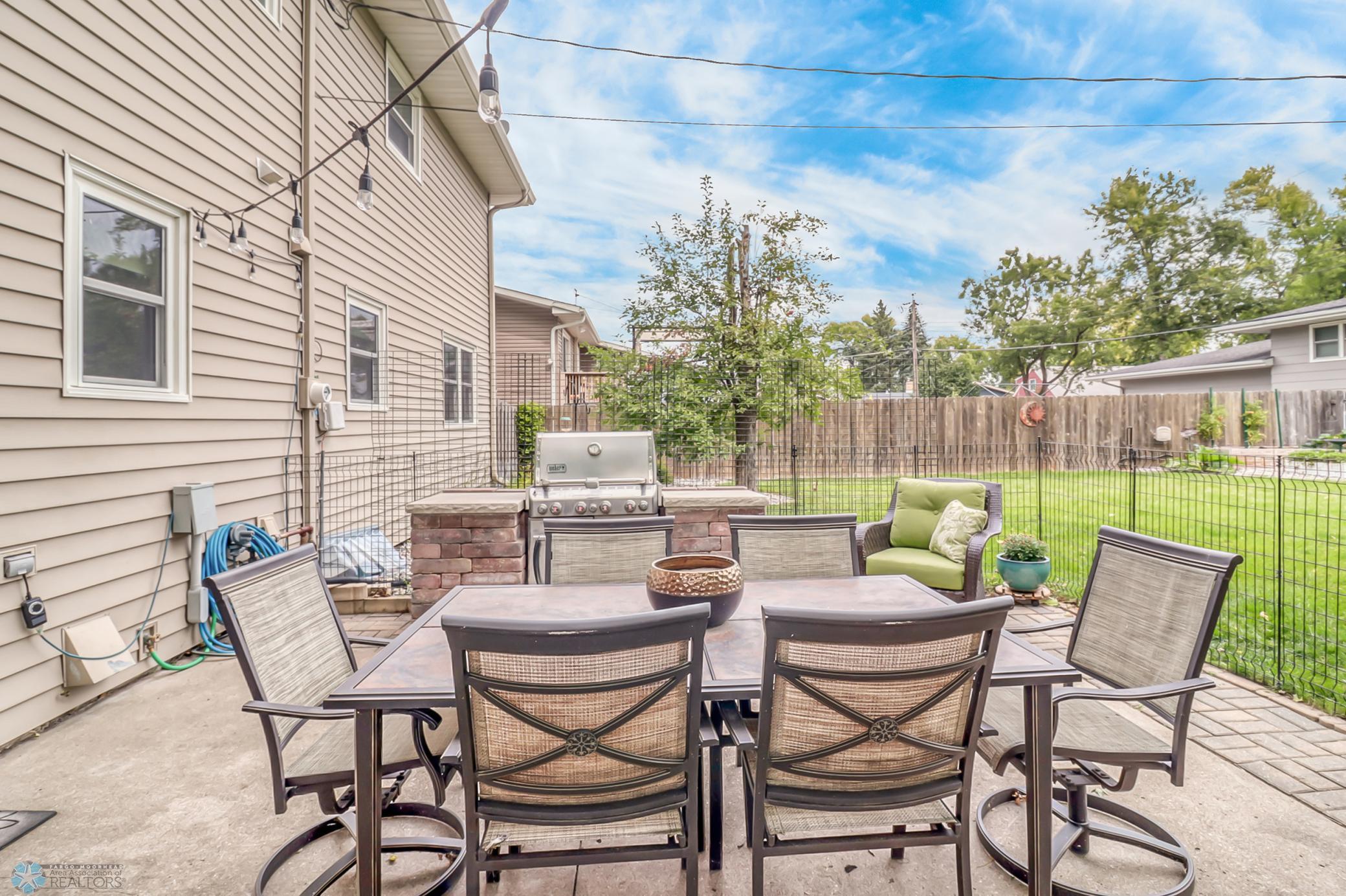 Backyard_Patio1_2.jpg