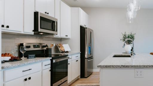 Welcome to Summerwell! Life at Summerwell Maple Grove is like homeownership minus the responsibility. Lose the commotion and live brightly, right here in your rental home in Maple Grove, MN.