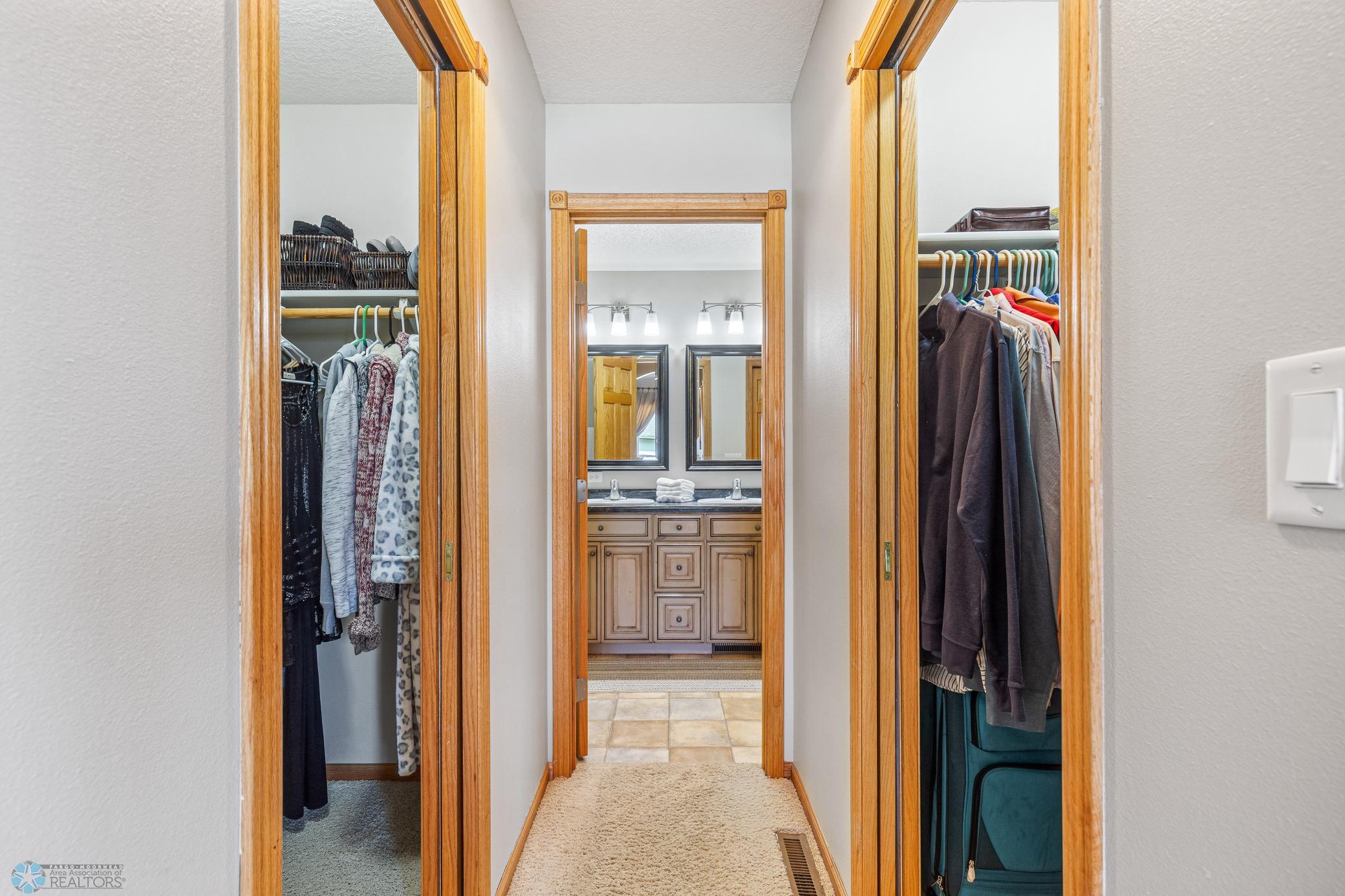 2 Walk-In Closets