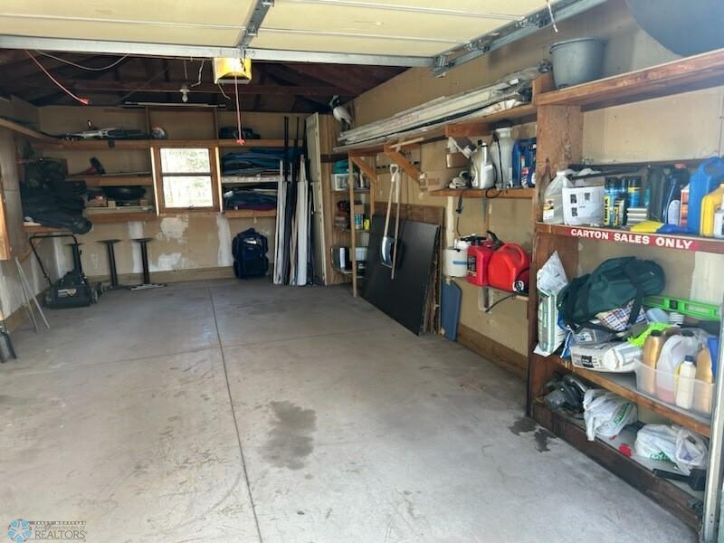 Garage Photo 1