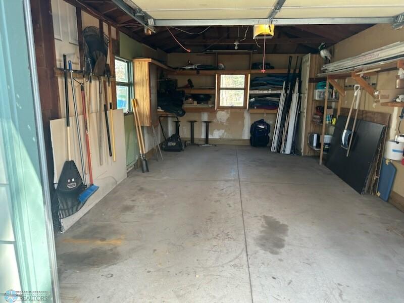 Garage Photo 2