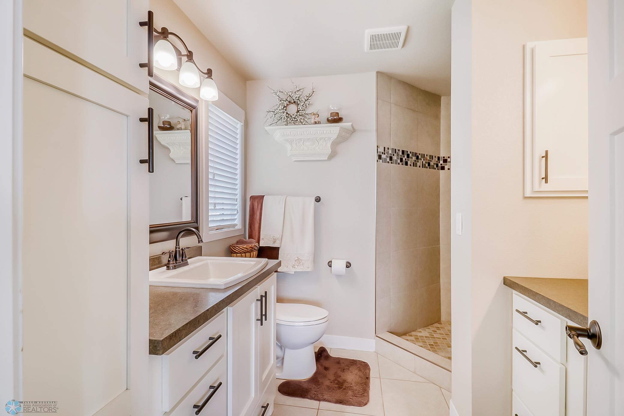 Primary Bathroom_3