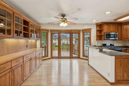 The built-in buffet in the dining room is second to none - custom crafted oak with upper windowed cabinets - simply gorgeous.