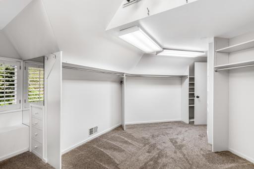 The massive, walk-in closet offer plenty of space for your wardrobe.