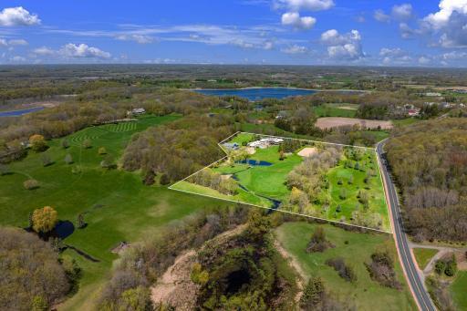 Enjoy the close proximity to Baker Park Reserve, Baker National Golf Course, Lake Independence, the many restaurants, retail and activity of Downtown Wayzata and nearby biking and walking trails.