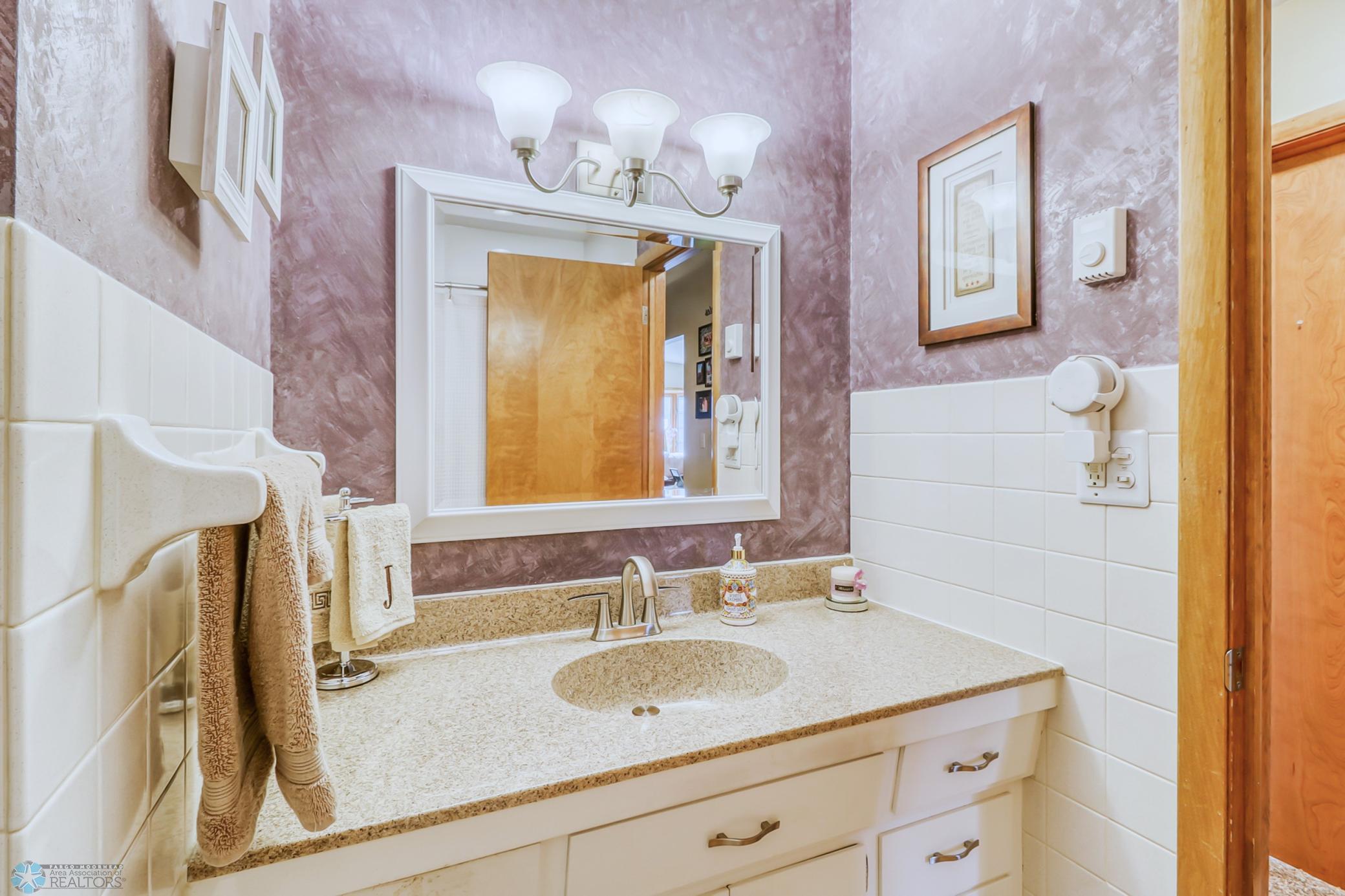 Bathroom1_1.jpg