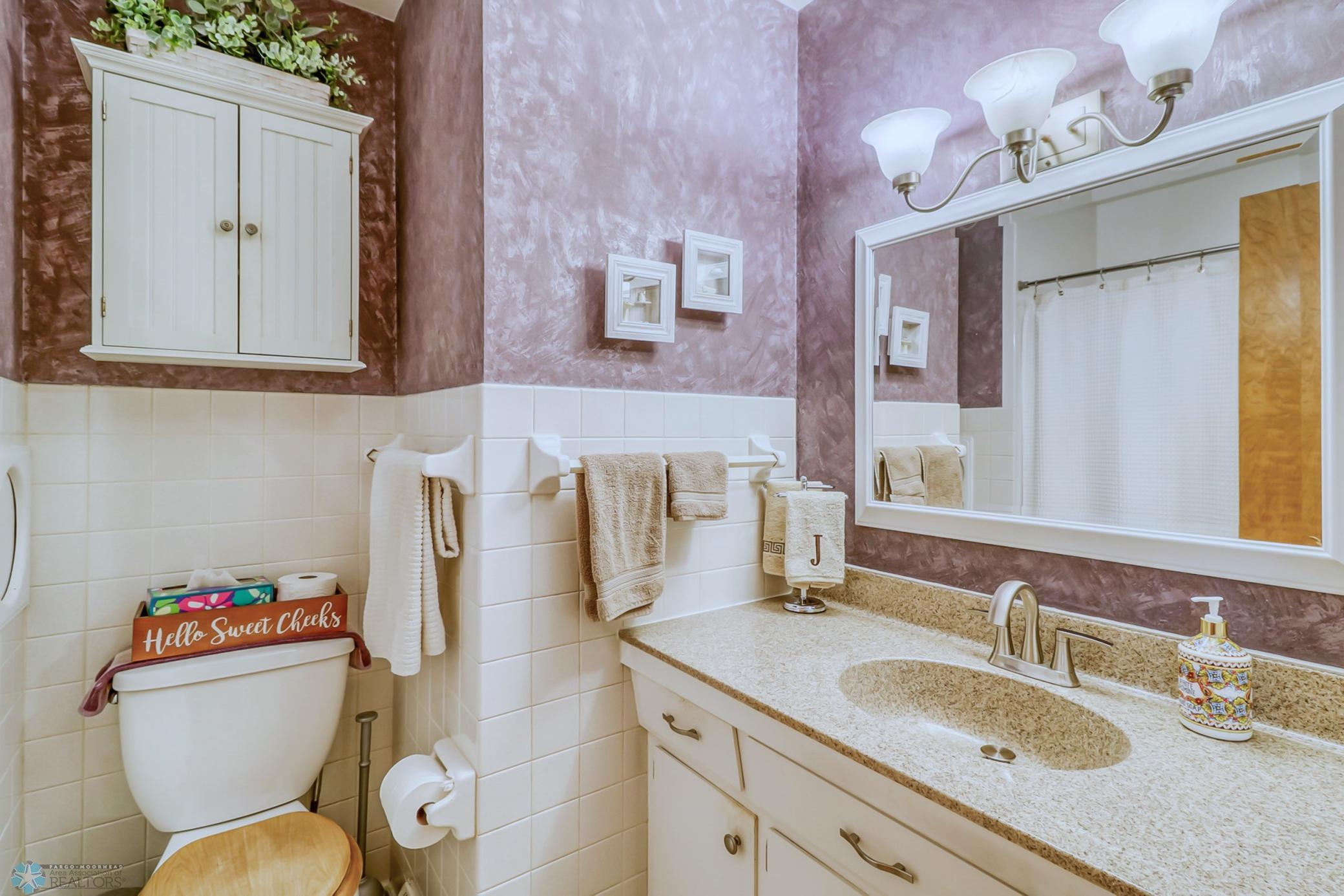 Bathroom1_).jpg
