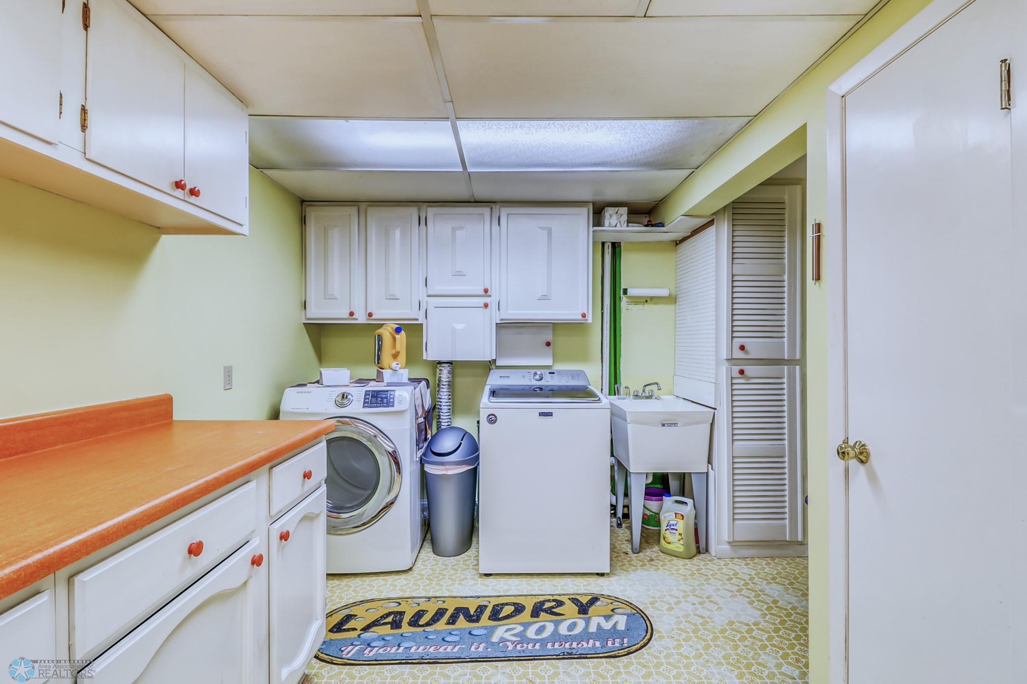 Basement Laundry1_1.jpg