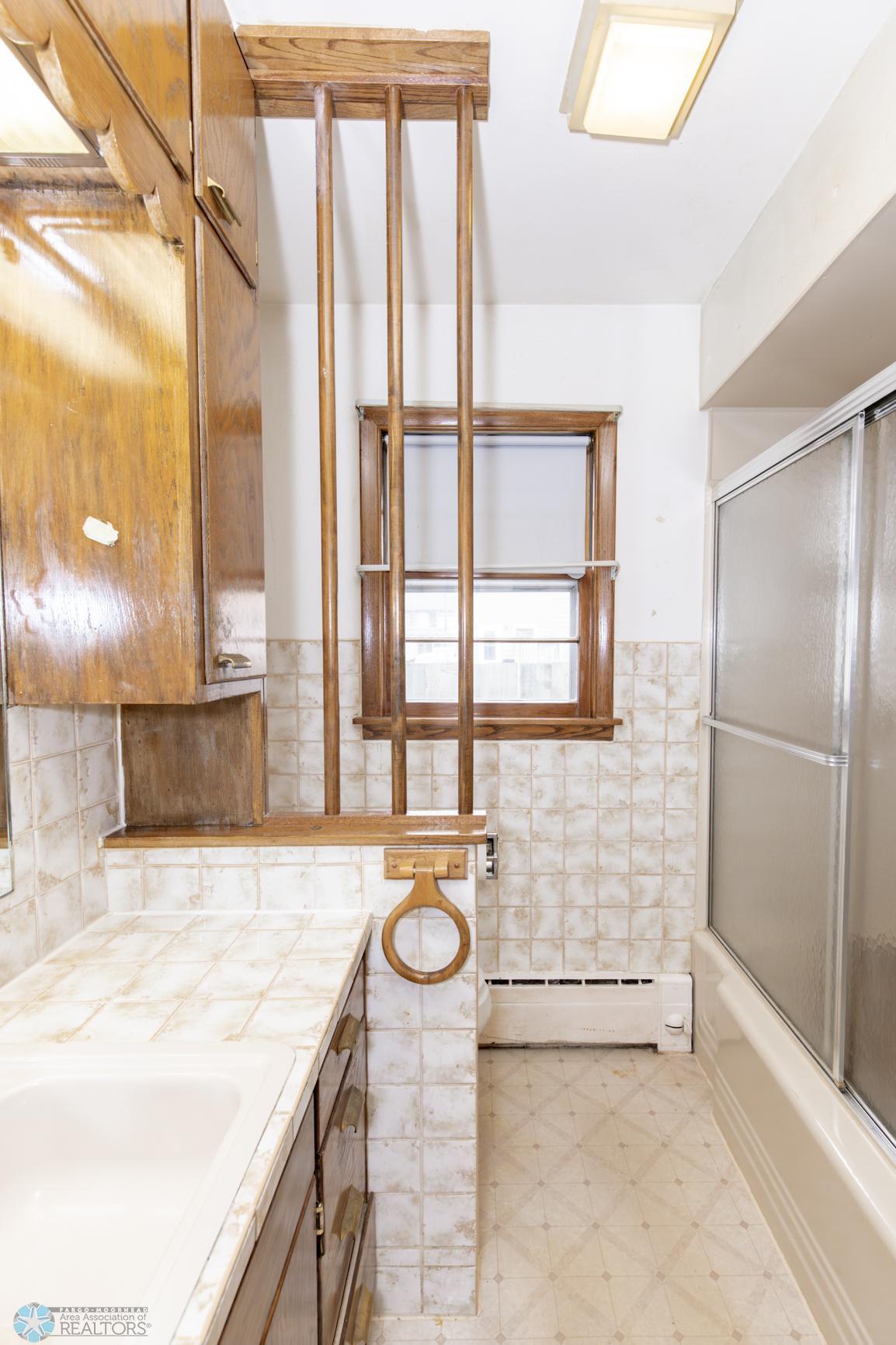 Bathroom 1 - Full