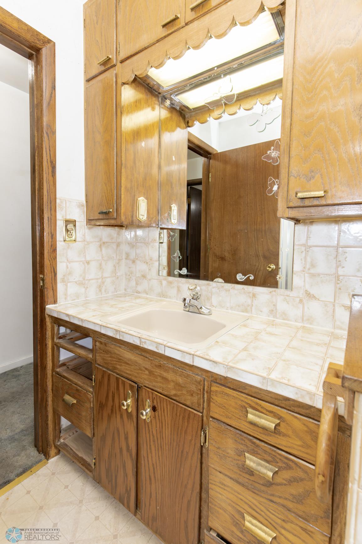 Bathroom 1 - Full