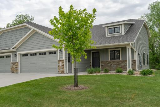 2477 Hadley Hills Drive NE, Rochester, MN 55906