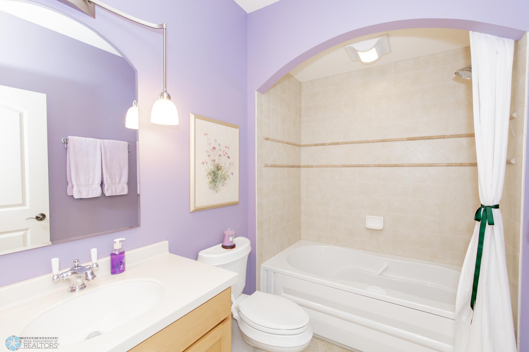 Bathroom 2 - Full