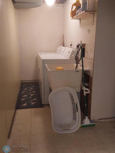 Laundry Room: Washer and Dryer are Included!