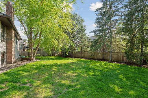 5104 Green Farms Road, Edina, MN 55436