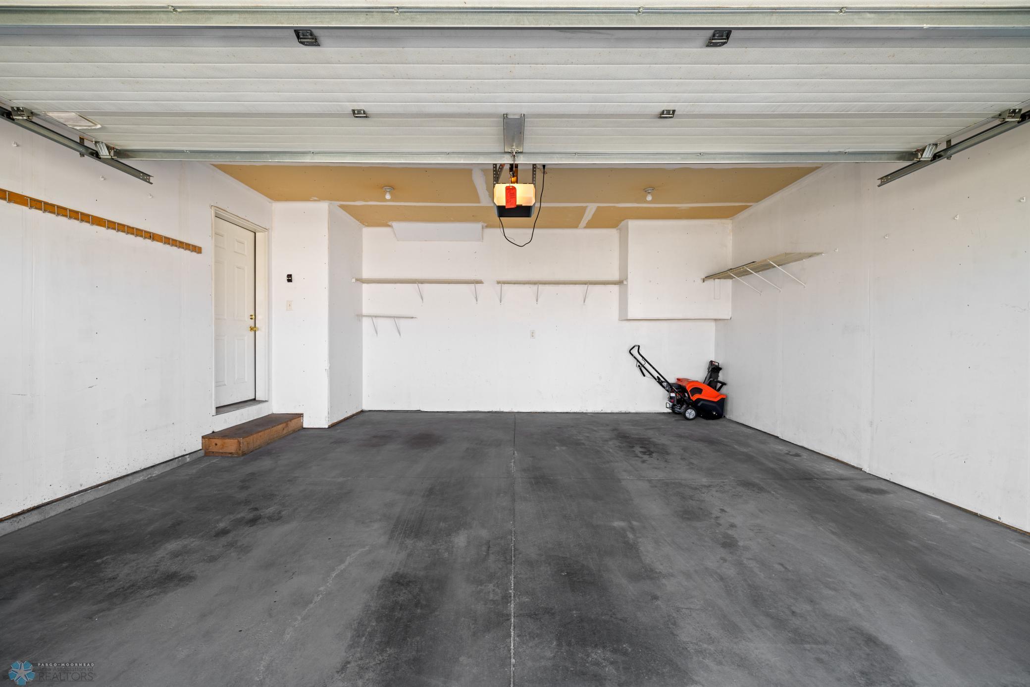 Amdak__2578 54th Ave S Fargo ND_INTERIOR_0024.jpg