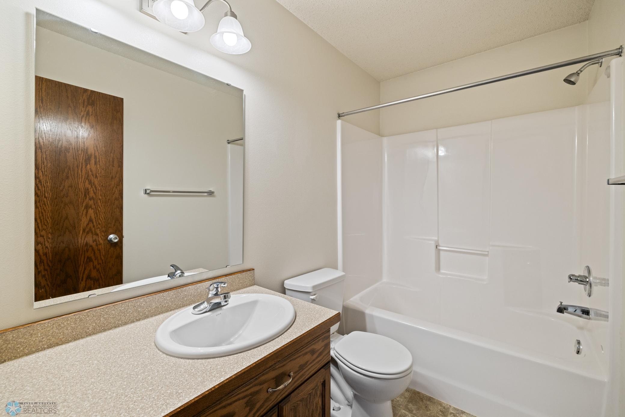 Amdak__2578 54th Ave S Fargo ND_INTERIOR_0018.jpg