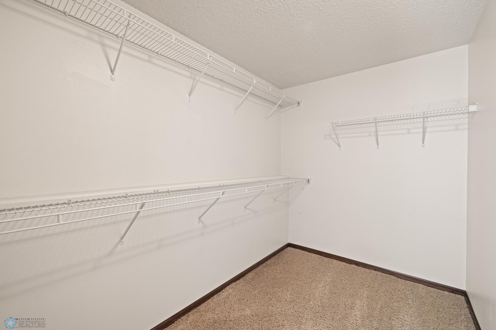 Amdak__2578 54th Ave S Fargo ND_INTERIOR_0008.jpg