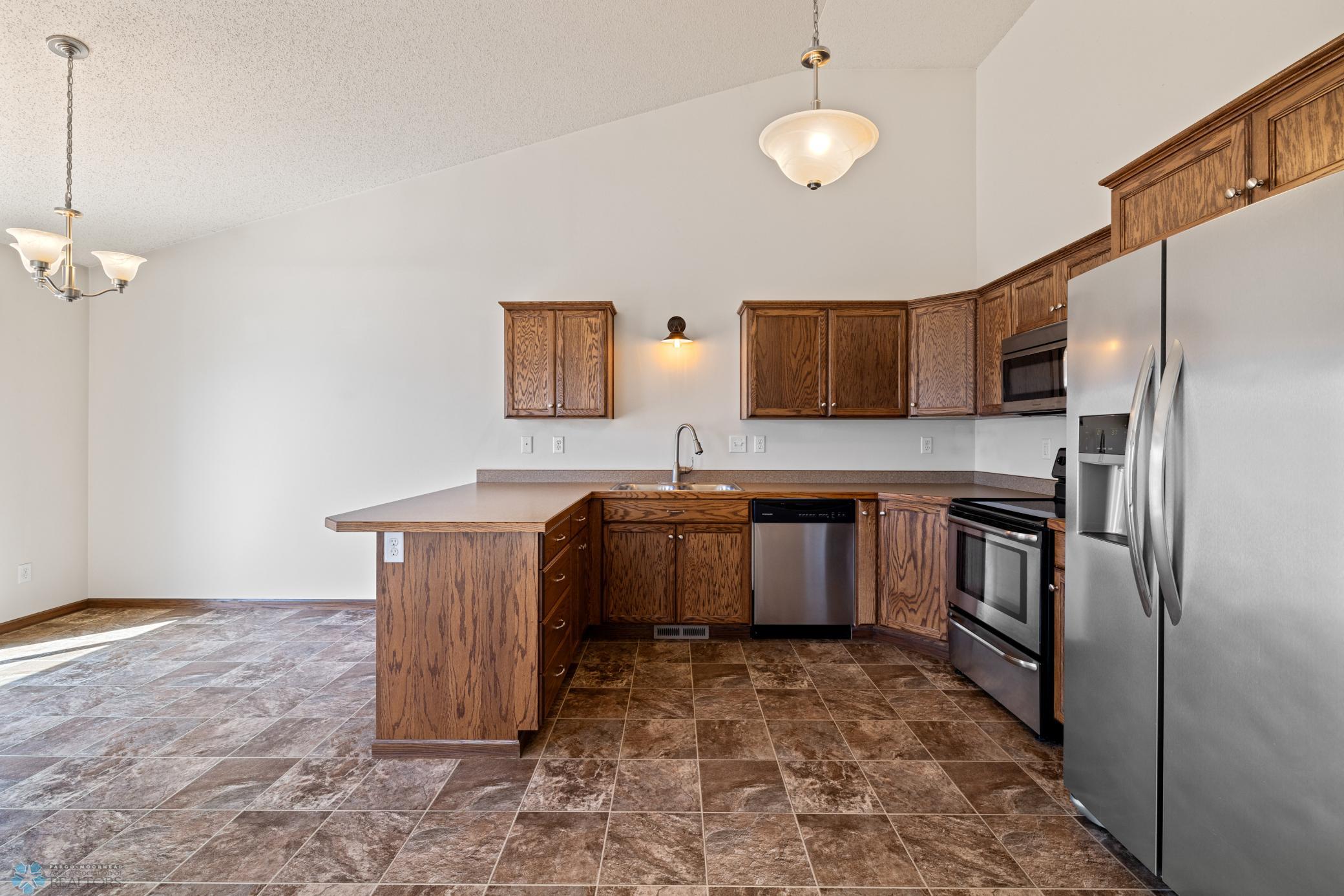 Amdak__2578 54th Ave S Fargo ND_INTERIOR_0012.jpg
