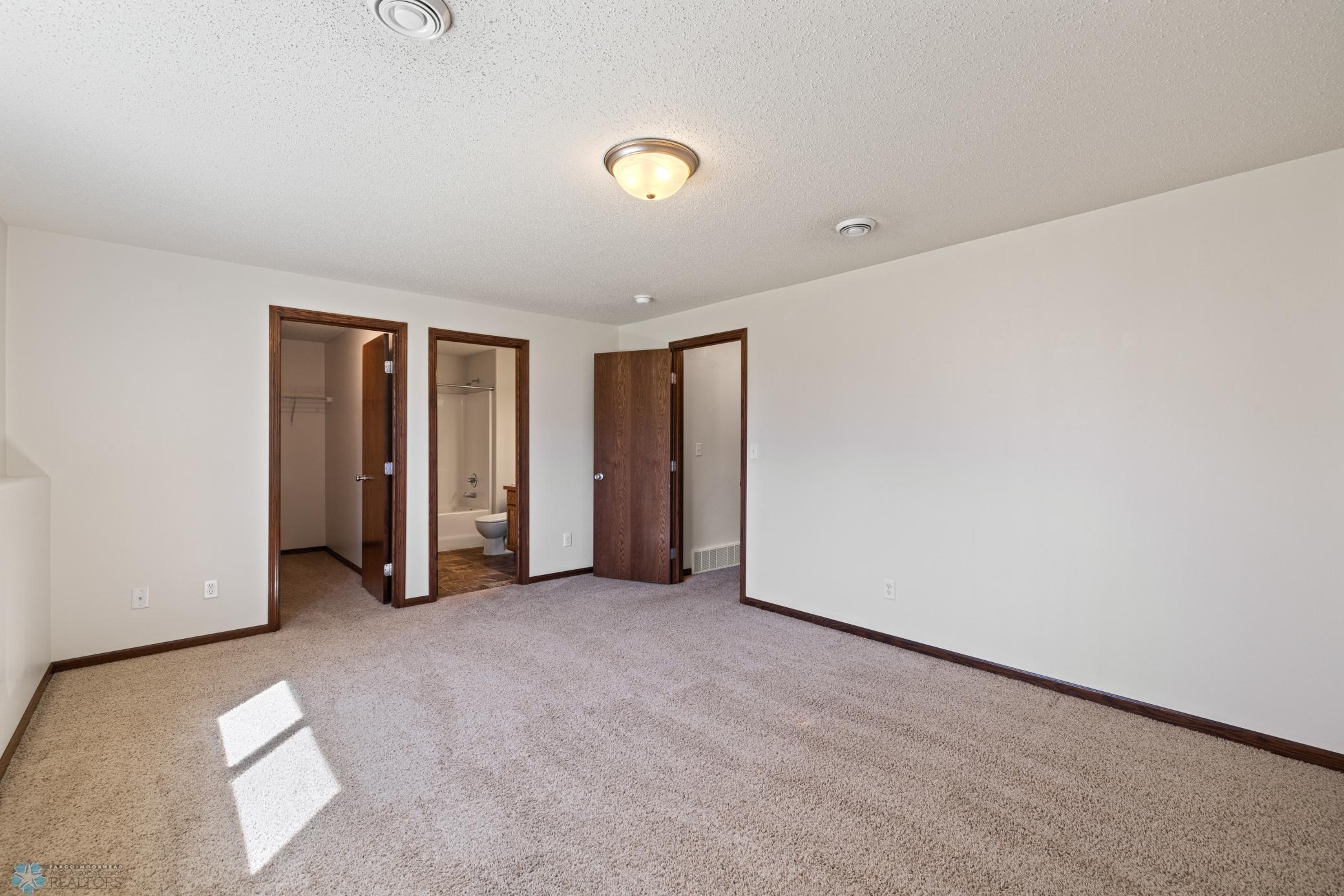 Amdak__2578 54th Ave S Fargo ND_INTERIOR_0009.jpg
