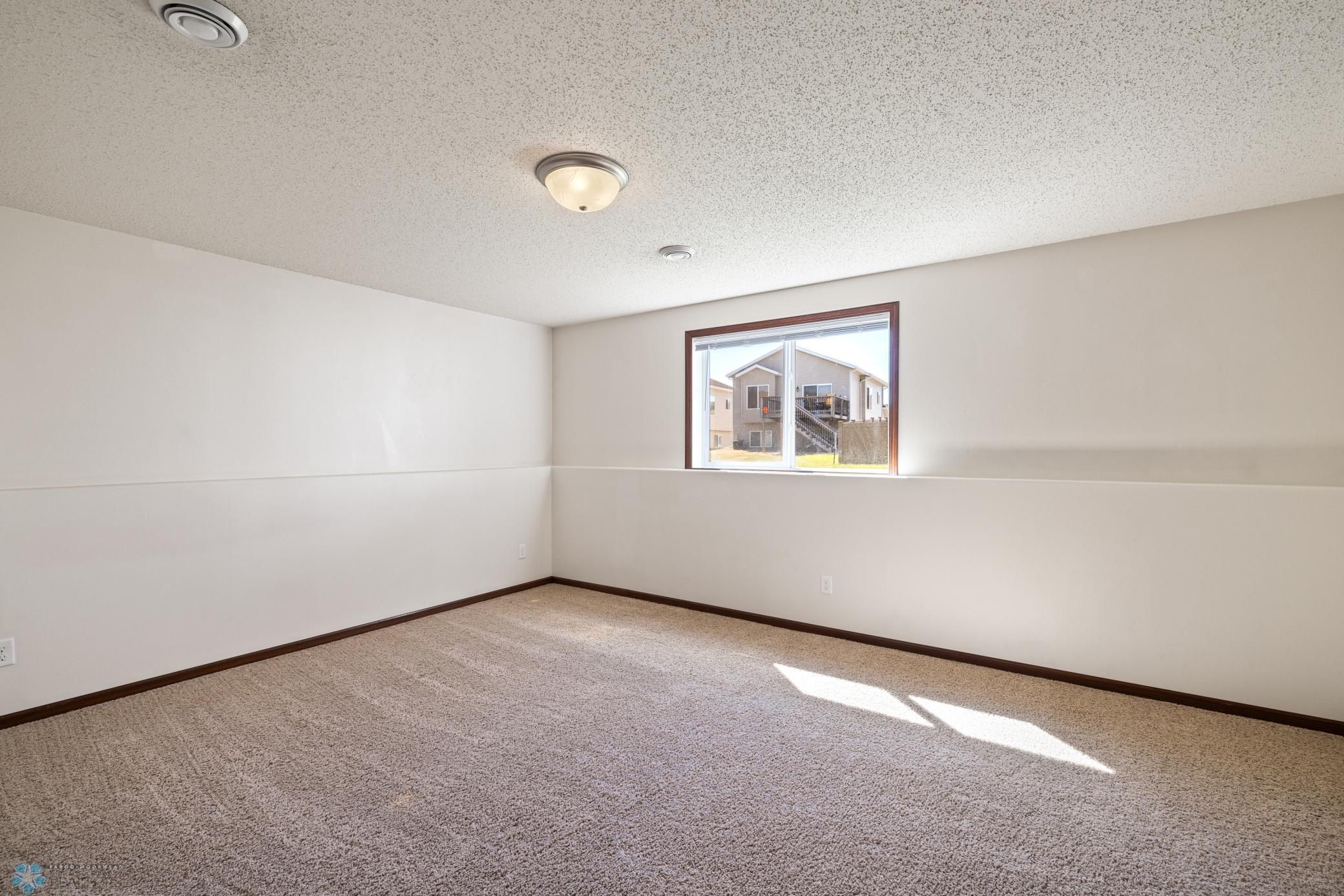 Amdak__2578 54th Ave S Fargo ND_INTERIOR_0007.jpg