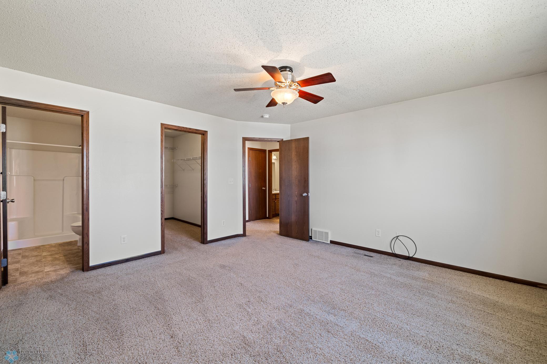 Amdak__2578 54th Ave S Fargo ND_INTERIOR_0021.jpg