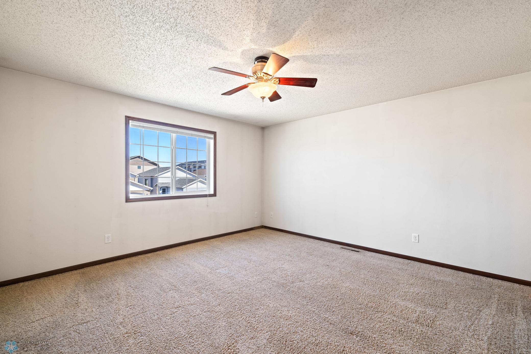 Amdak__2578 54th Ave S Fargo ND_INTERIOR_0020.jpg