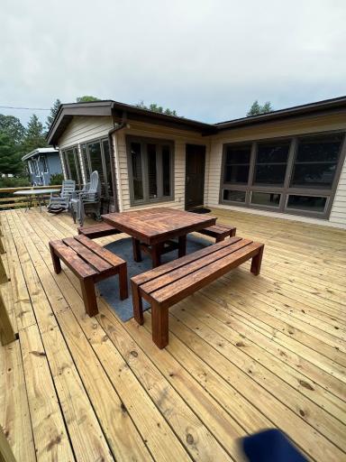 YOU'LL LOVE THE BEAUTIFUL LAKESIDE DECK FOR LOUNGING AND ENTERTAINING !
