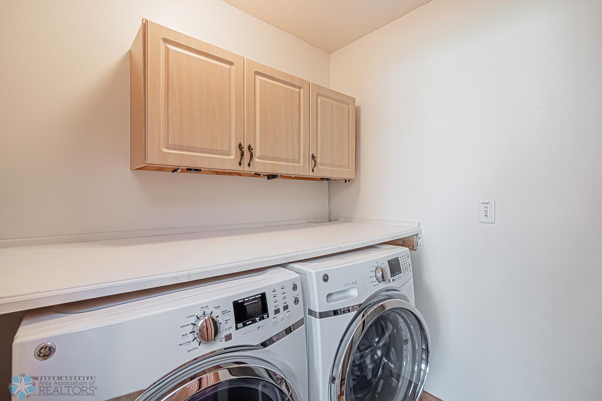 1564 34th Ave S Moorhead, MN 56560-04.jpg