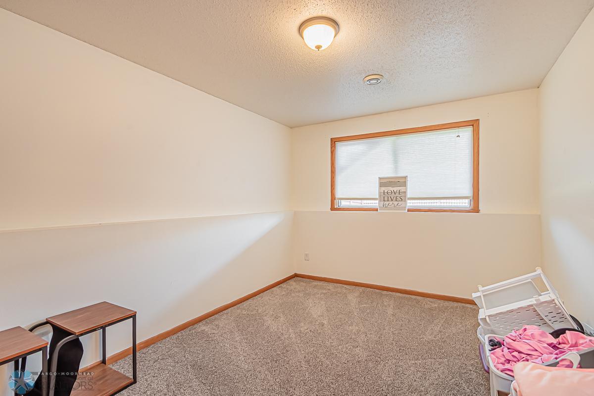 1564 34th Ave S Moorhead, MN 56560-05.jpg