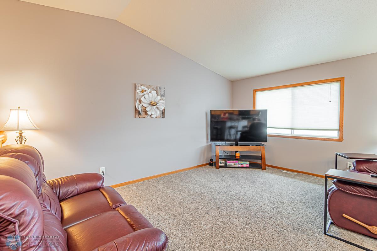 1564 34th Ave S Moorhead, MN 56560-11.jpg