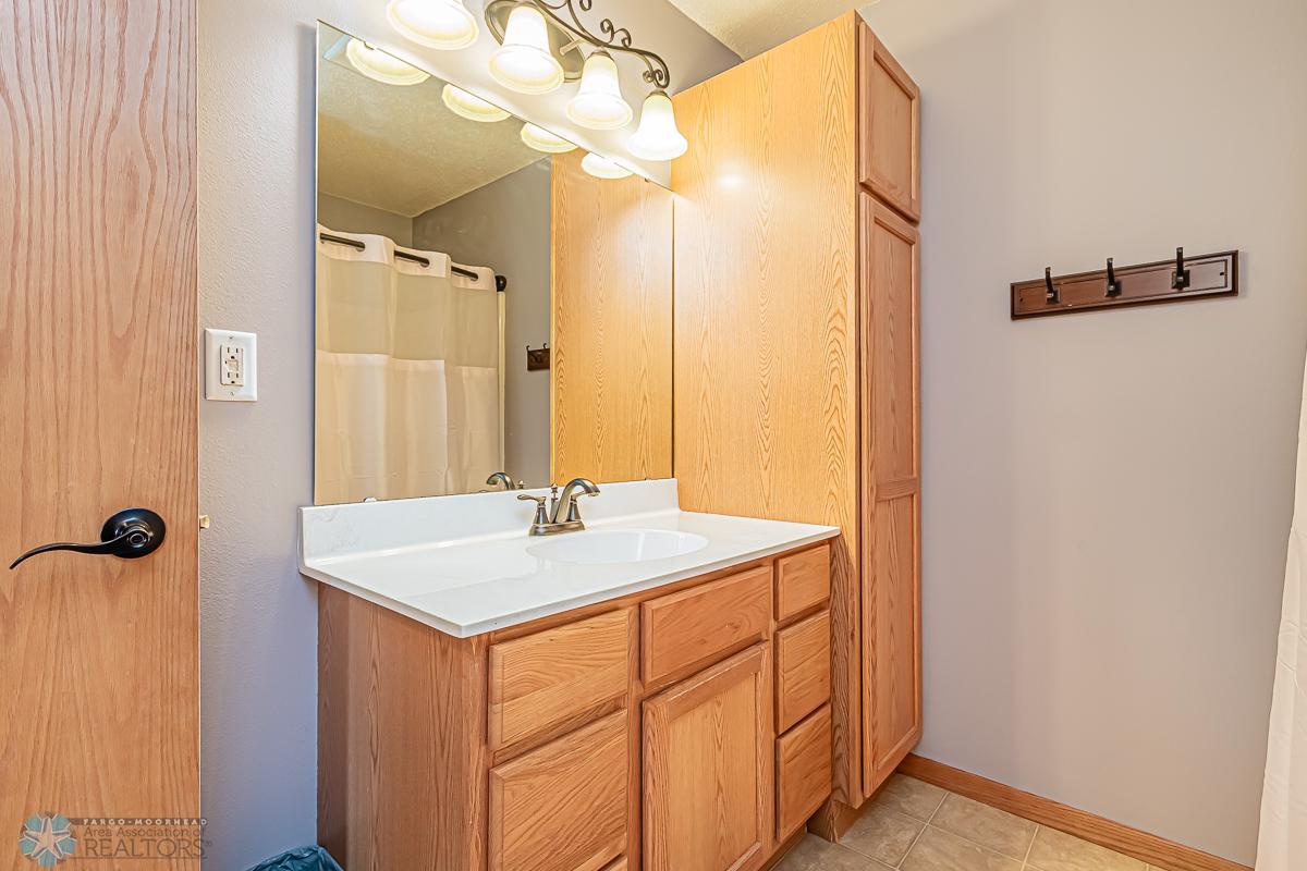 1564 34th Ave S Moorhead, MN 56560-23.jpg