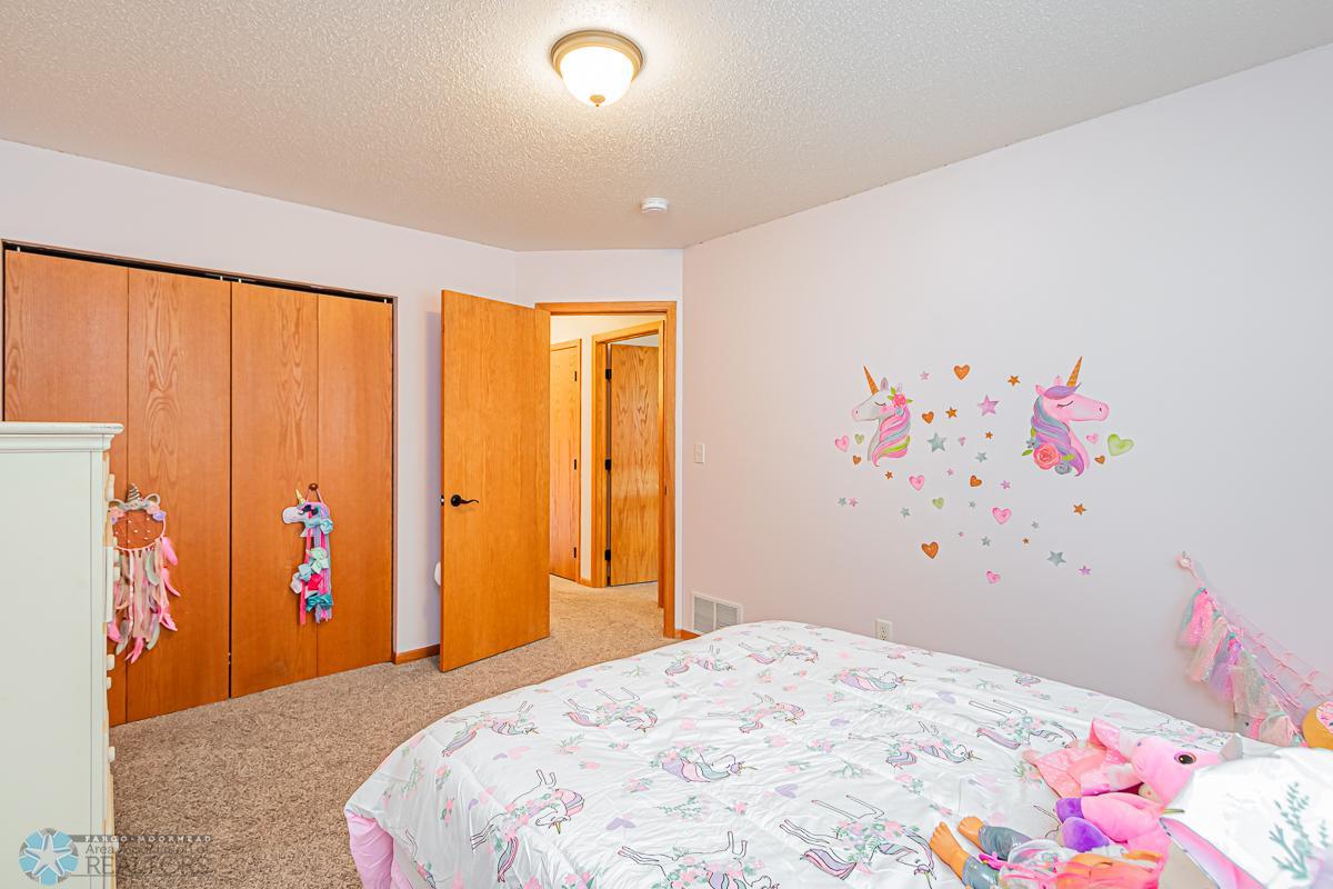 1564 34th Ave S Moorhead, MN 56560-08.jpg