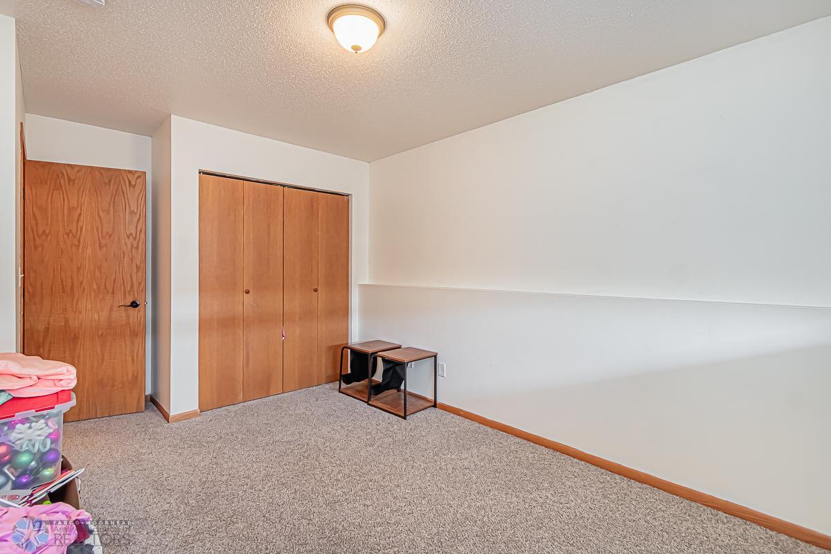 1564 34th Ave S Moorhead, MN 56560-06.jpg