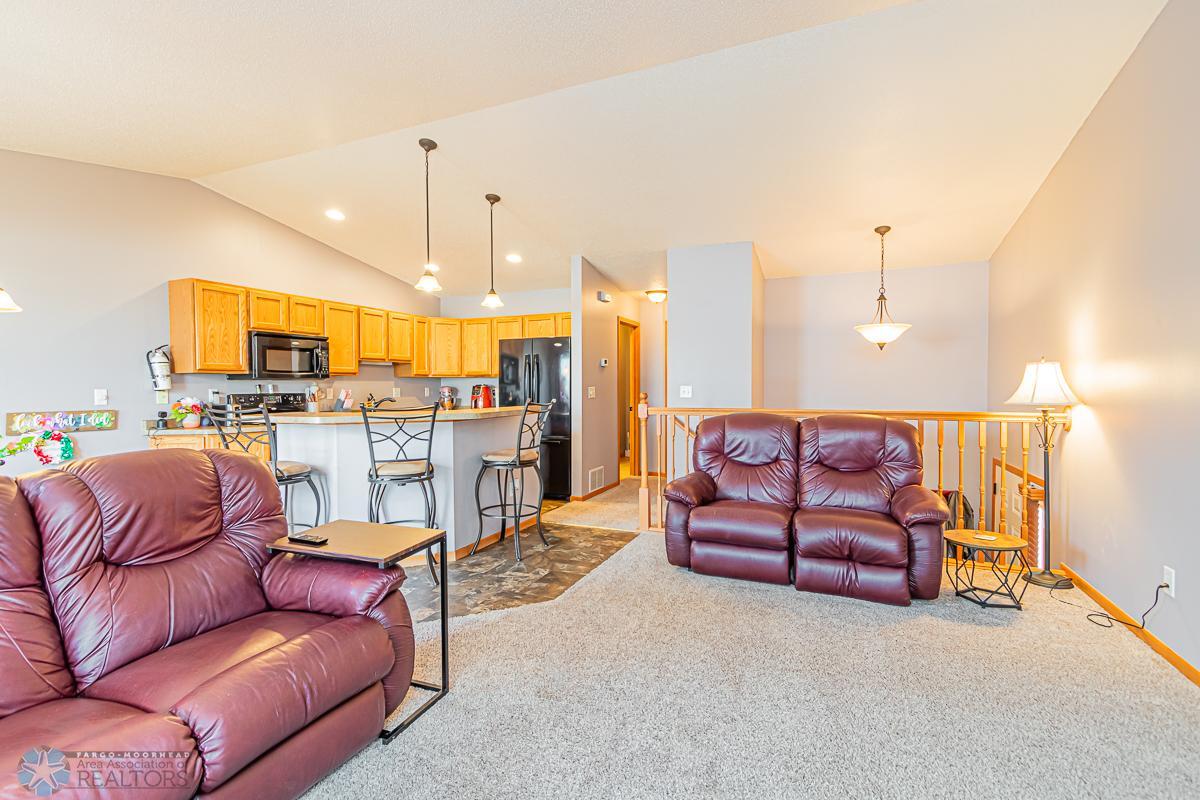 1564 34th Ave S Moorhead, MN 56560-12.jpg