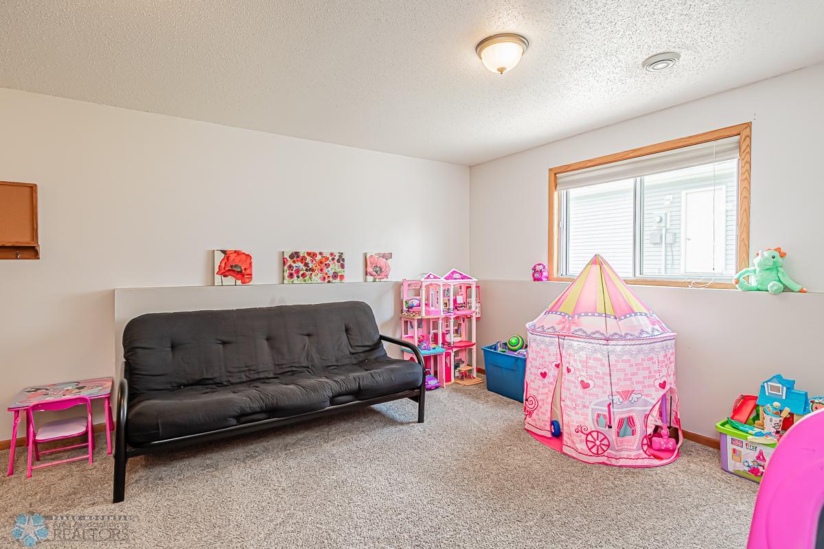1564 34th Ave S Moorhead, MN 56560-02.jpg
