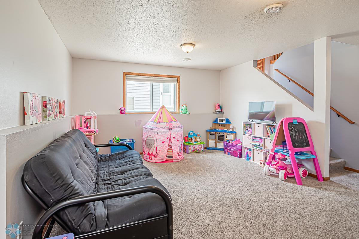 1564 34th Ave S Moorhead, MN 56560-01.jpg