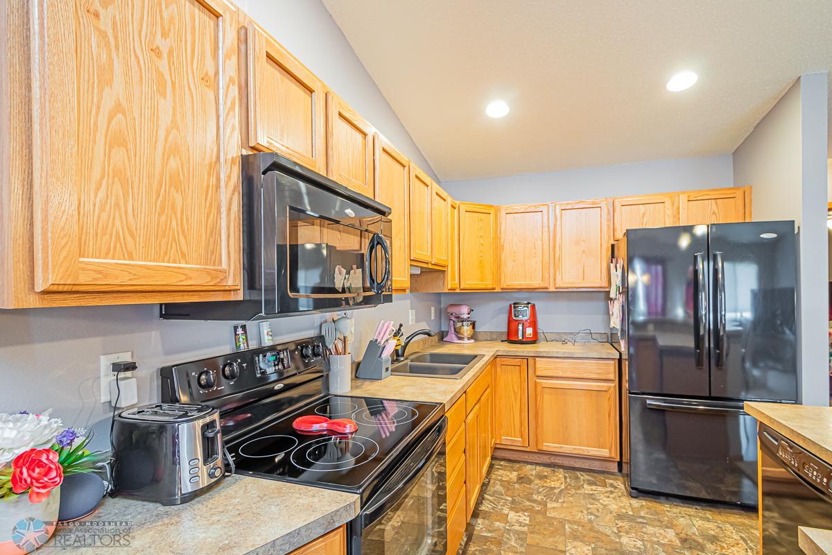 1564 34th Ave S Moorhead, MN 56560-17.jpg