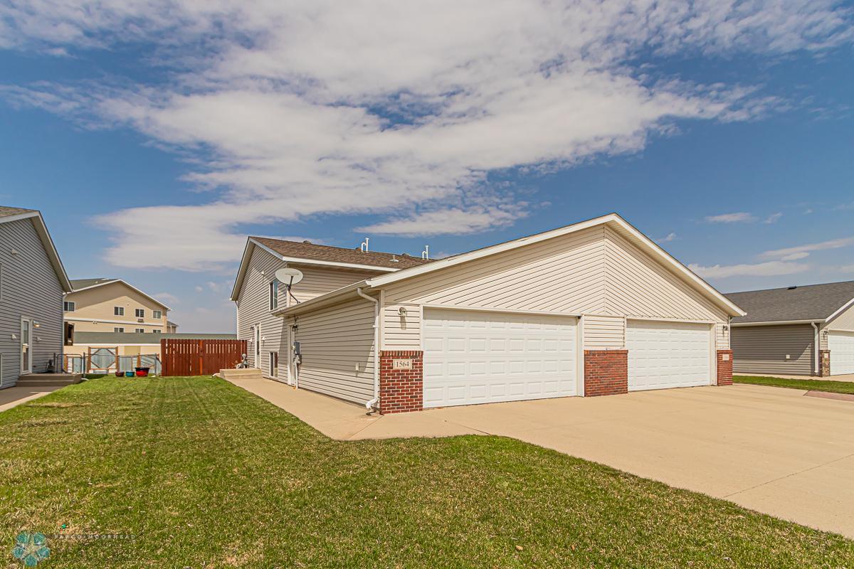 1564 34th Ave S Moorhead, MN 56560-26.jpg