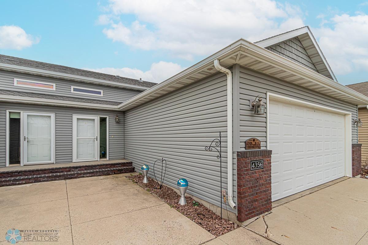 4356 52nd St S Fargo, ND-33.jpg