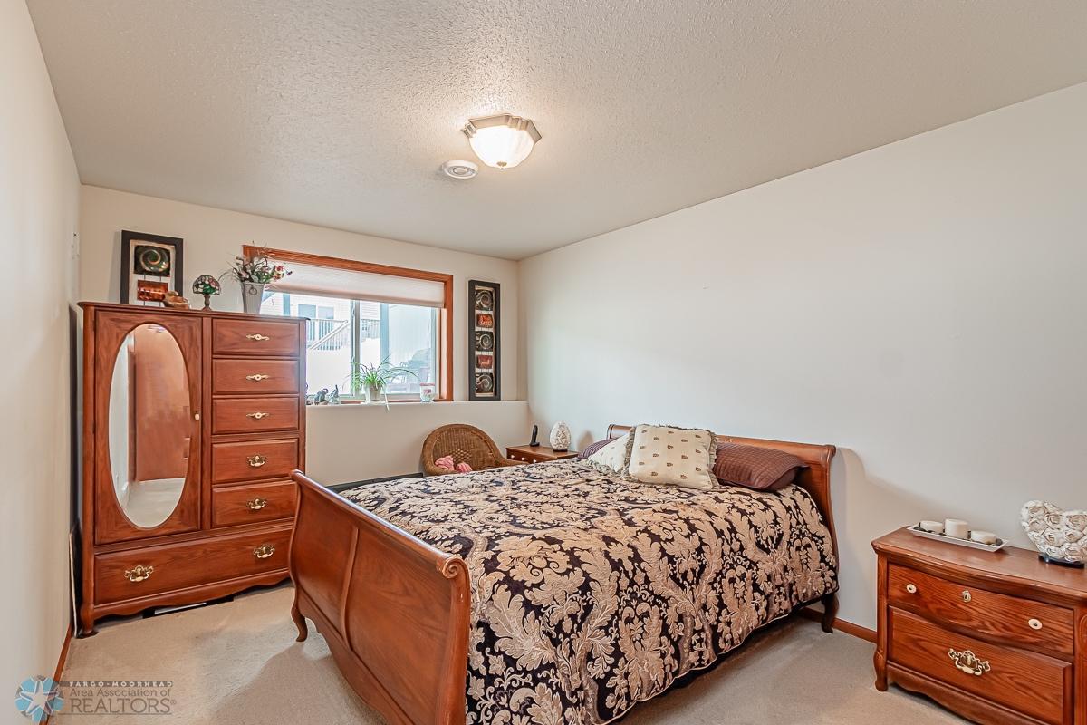 4356 52nd St S Fargo, ND-05.jpg