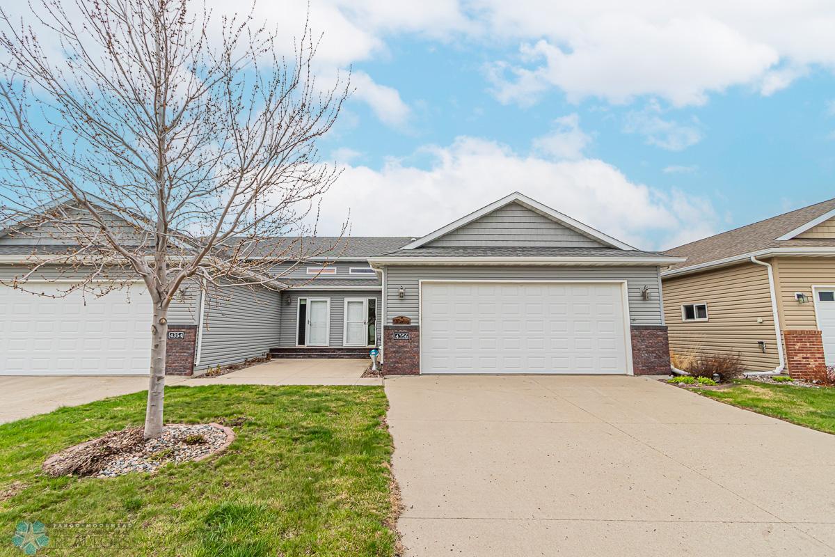 4356 52nd St S Fargo, ND-32.jpg
