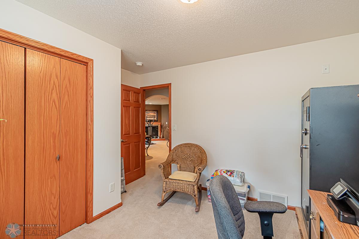 4356 52nd St S Fargo, ND-04.jpg