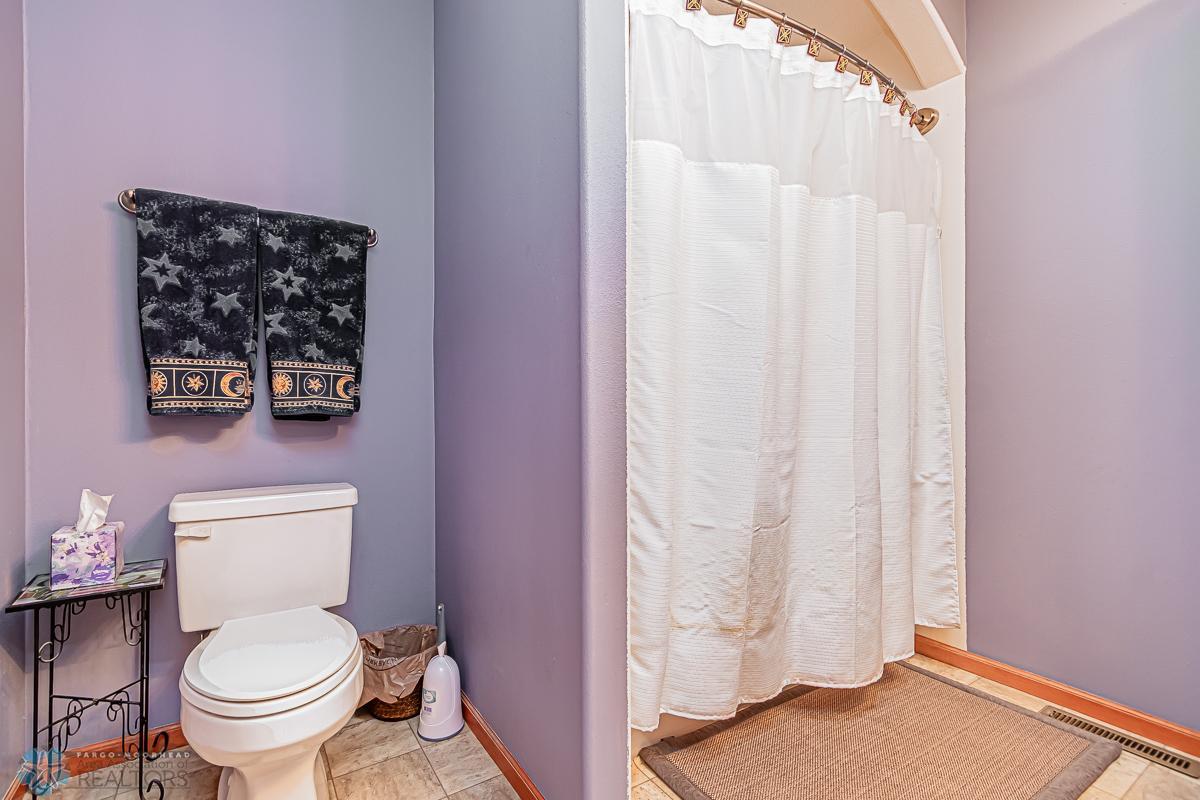 4356 52nd St S Fargo, ND-18.jpg