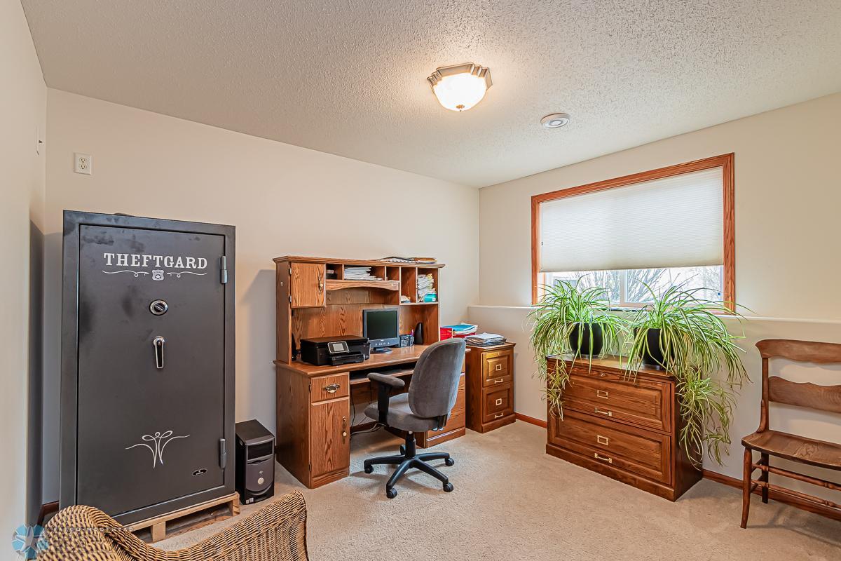 4356 52nd St S Fargo, ND-03.jpg
