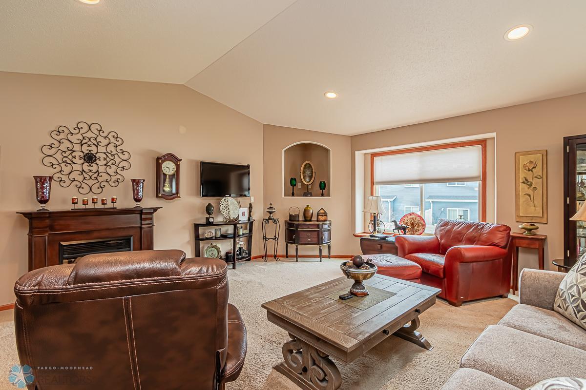 4356 52nd St S Fargo, ND-10.jpg