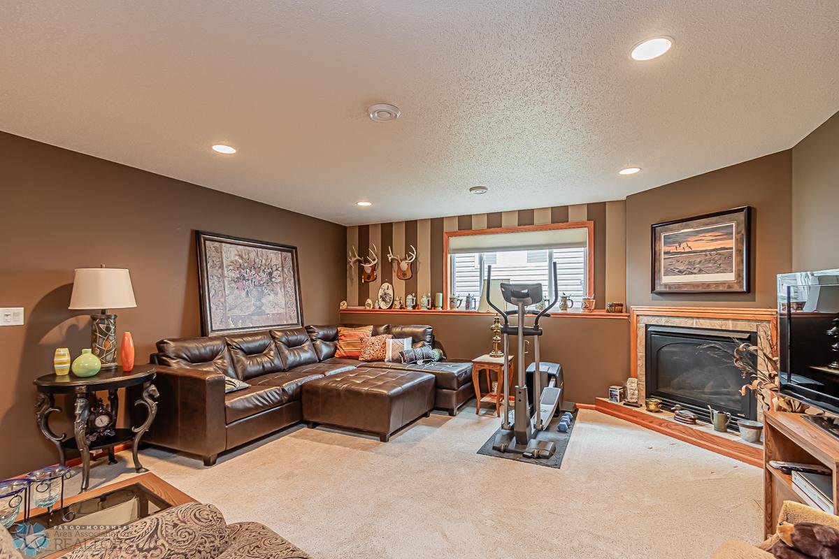 4356 52nd St S Fargo, ND-02.jpg