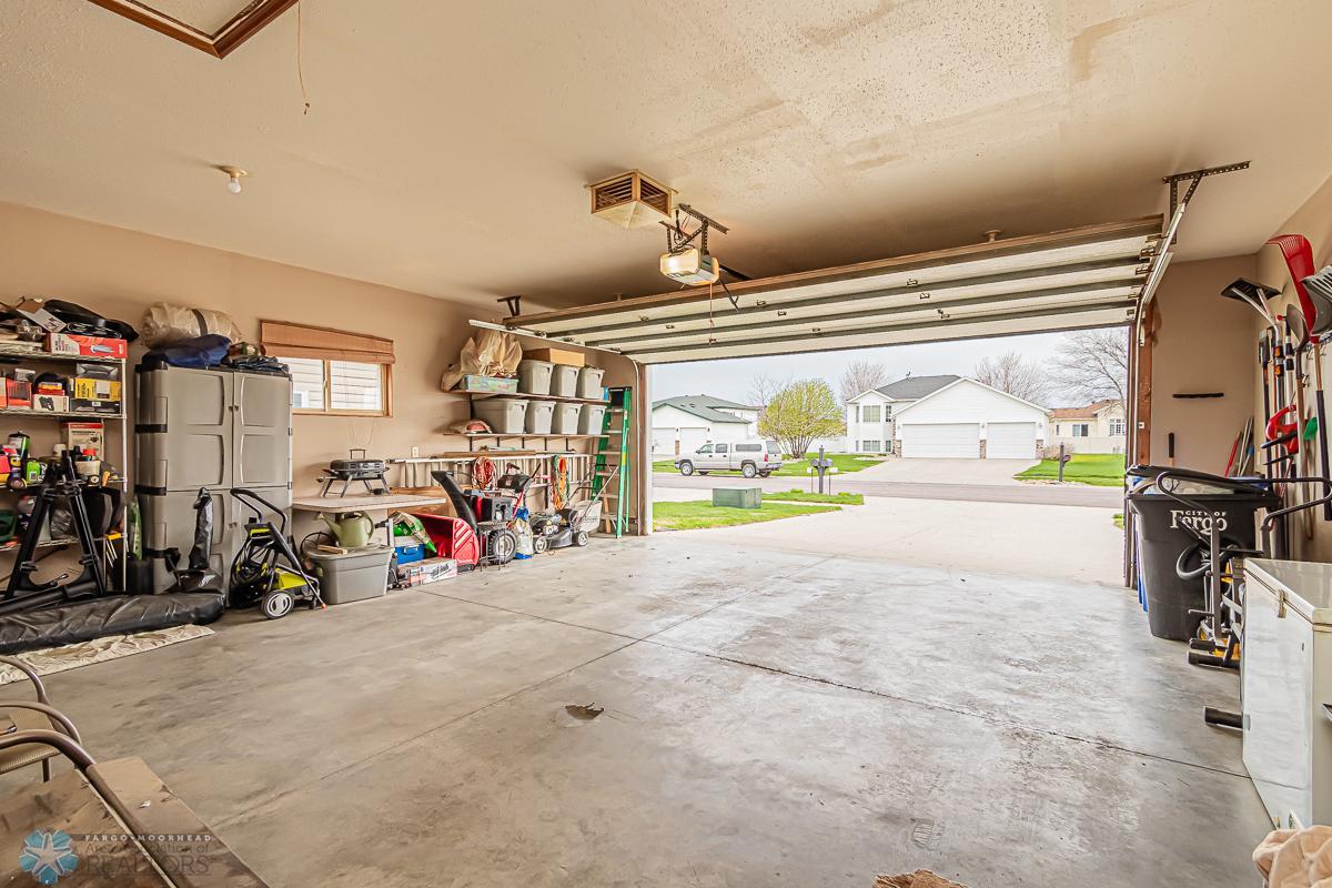 4356 52nd St S Fargo, ND-25.jpg
