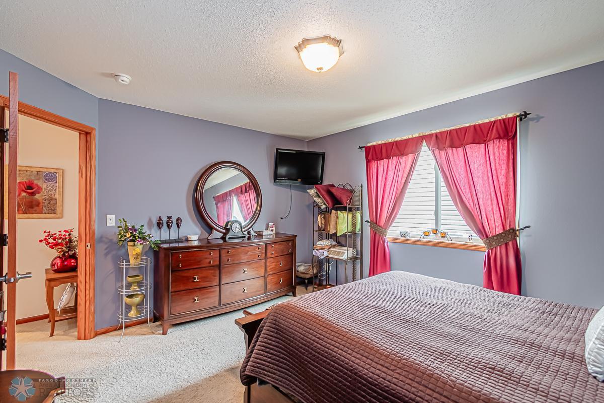 4356 52nd St S Fargo, ND-16.jpg