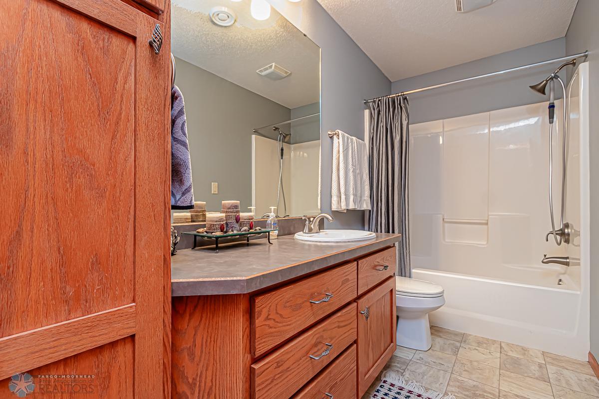 4356 52nd St S Fargo, ND-07.jpg