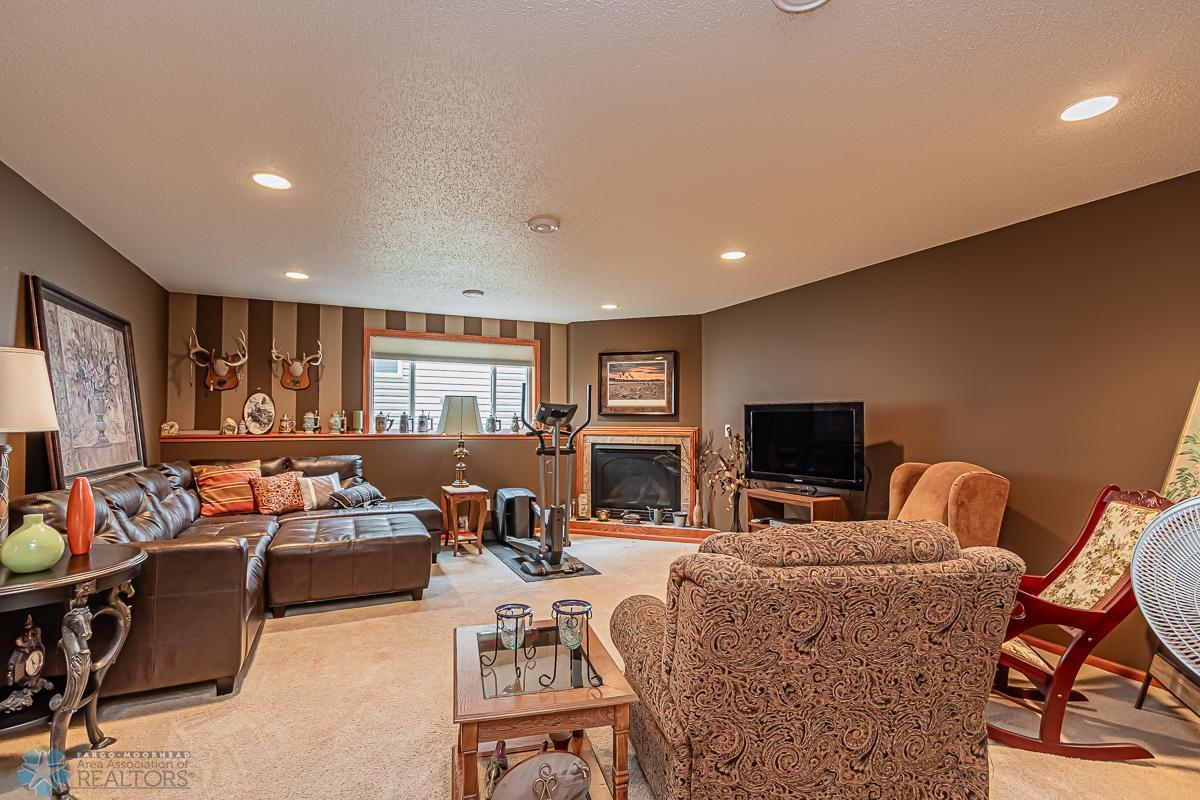 4356 52nd St S Fargo, ND-01.jpg